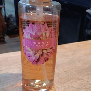 Blossoming Romance Body Spray- Pink Scented Wash